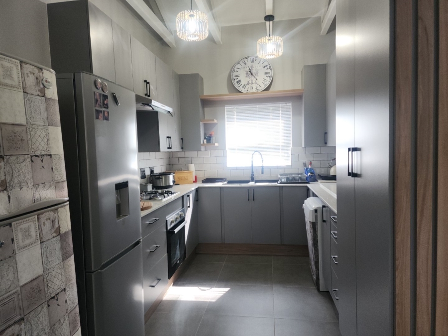 To Let 2 Bedroom Property for Rent in Ifafi North West